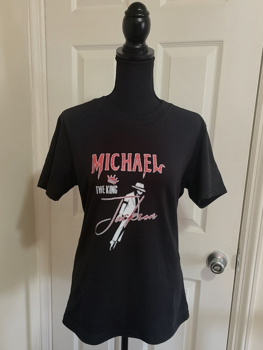 👑 Michael Jackson 'The King' Graphic Tee - Black with Red & White Print Unisex